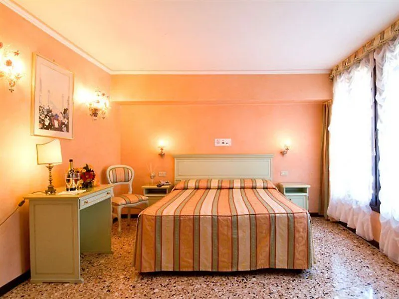 ***  Hotel Firenze Veneza Itália