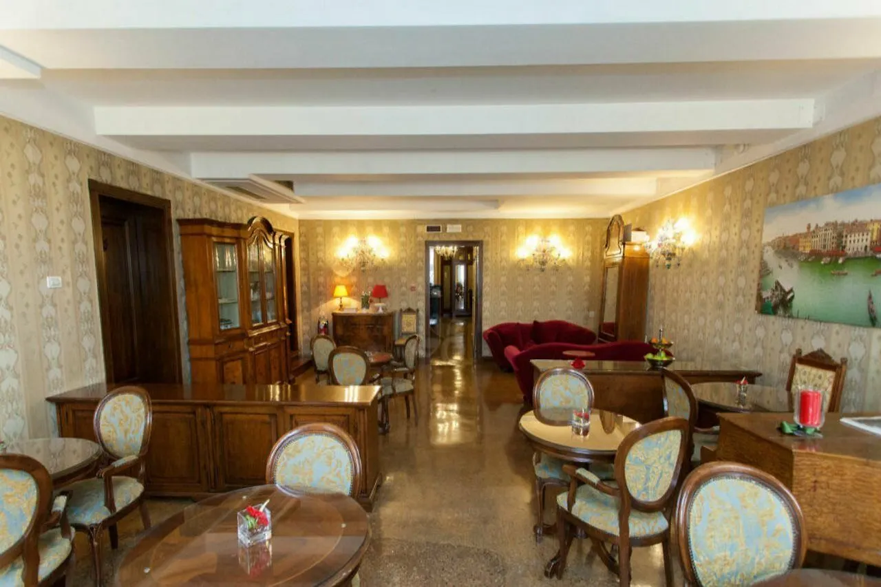 Hotel Firenze Veneza 3*,